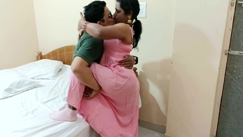 Popmini: India modelo del pueblo caliente mamada y follando duro con...