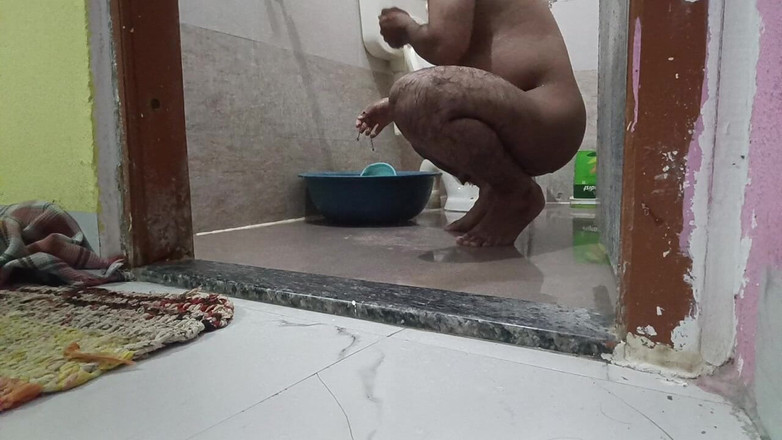 LovedSunsine1990: Chicos, les gusta mi baño desnudo.