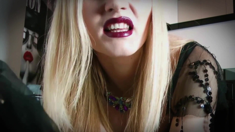 Goddess Celine: Gebiologeerd door blonde verleidster