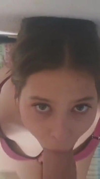 Moglie spompina cazzo