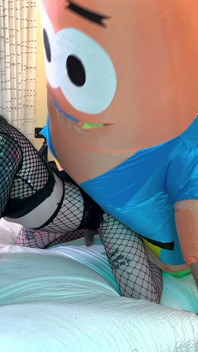 Patrick scopa la femminuccia gotica
