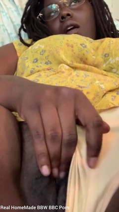 Super sexy ebony cuties: Knickers till sidan gnugga min tighta håriga svarta fitta