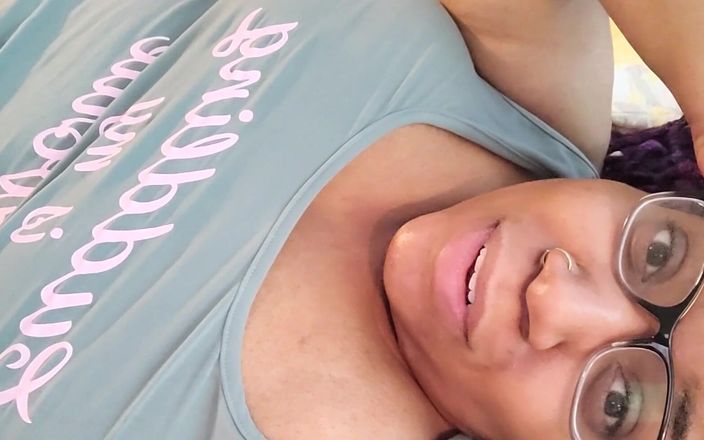 Josie4yourpleasure: 私の大きなおっぱいを撮影しながら私のビデオについて話します