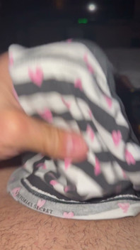 Schmutziges masturbieren mit höschen