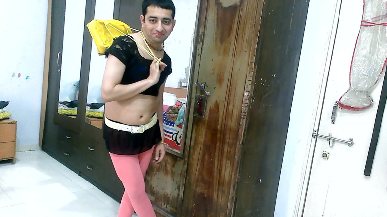 Cute & Nude Crossdresser: Fofa maricas crossdresser femboy Sweet Lollipop em uma roupa pequena...