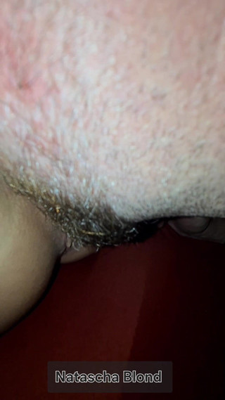 Lordkryos999: Une serveuse excitée prise en vacances et baisée, partie 2