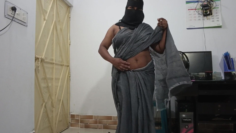 Skakoi: Sevimli desi kız ateşli bhojpuri şarkıyla dans yapıyor