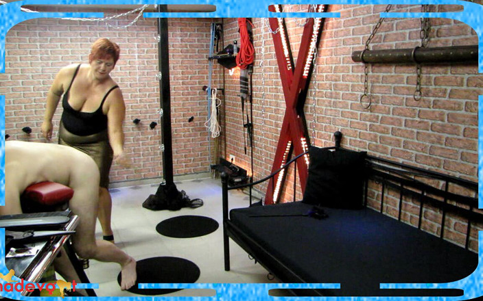 Anna Devot: Femdom - Giocare Con Il Mio Schiavo