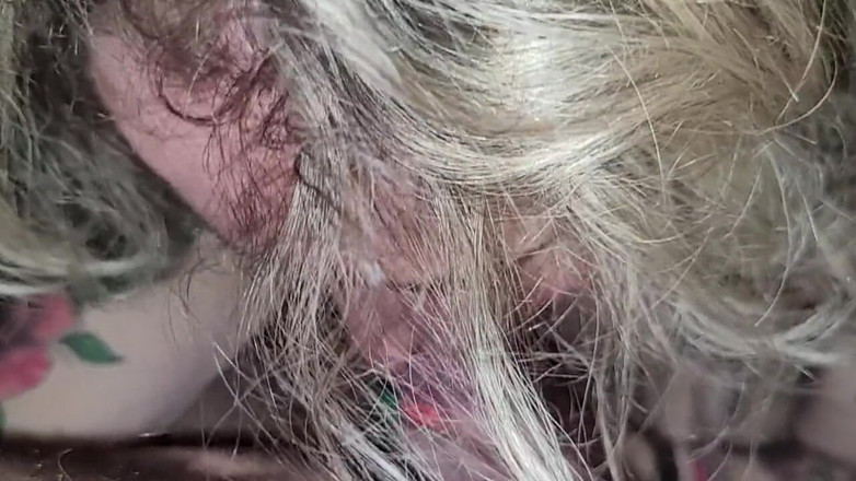 Realamateurs: 私のガールフレンドは私に長いフェラチオをし、私の精液を飲み込みます