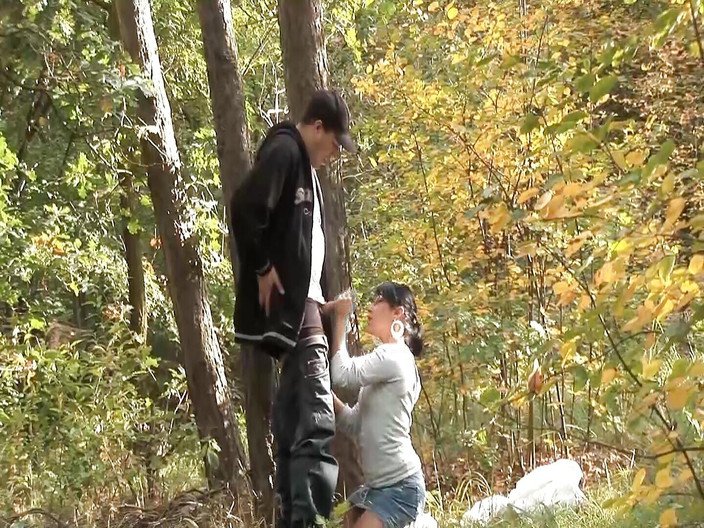 German Homemade: Струнка німецька краля з темним волоссям любить їсти сперму після жорсткого траха