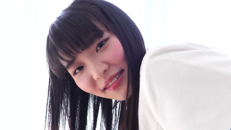 Strix: Tolong jangan menatapku, aku malu. Sumire Souha