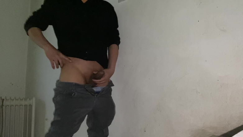 Great J: Noaptea târziu de croazieră la scările clădirii cu un combinate...