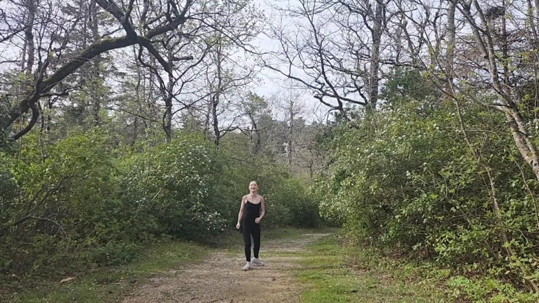 Alice Drake: Jogging nella foresta