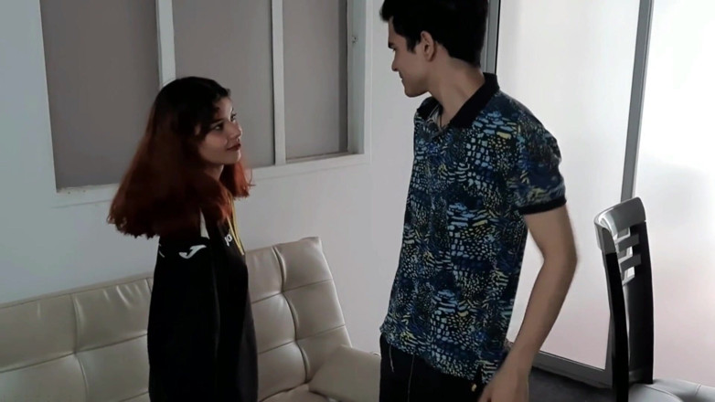 MAFELAGO: Üvey kız kardeş binme becerilerini gösteriyor!