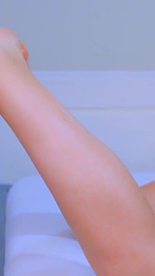 Oil Massage Ends with a Creamy Footjob and Nails Creampie (Little Dessert)
