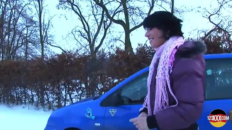 123XXX - 100% Amateurs: O fată drăguță europeană a avut nevoie de ajutor cu...