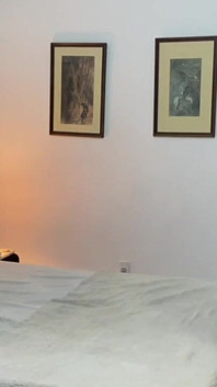 El guardia de seguridad fue a tomar un café al apartamento y acabó golpeando leche