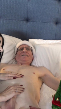 Elfky Anna a Karma sdílejí ptáka na Vánoce