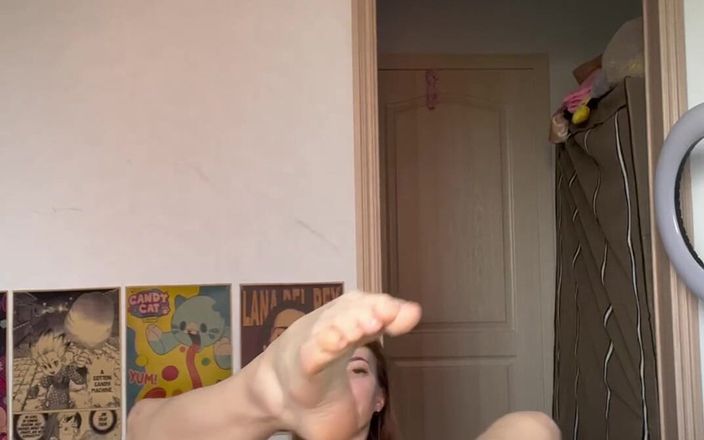 Skinny_lady69: Voetreuzes slavin training aanbidding
