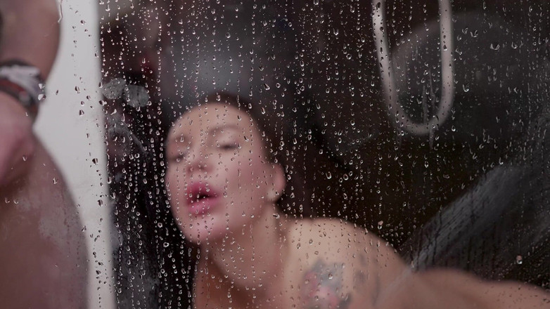 MILF and Big Wet Tits XXX: Velká prsa úplně naštvaná