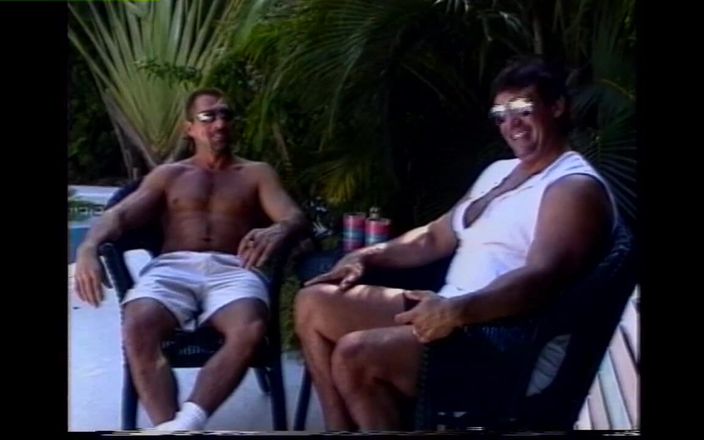 Heatwave Gay: Hommes en uniforme, partie 2