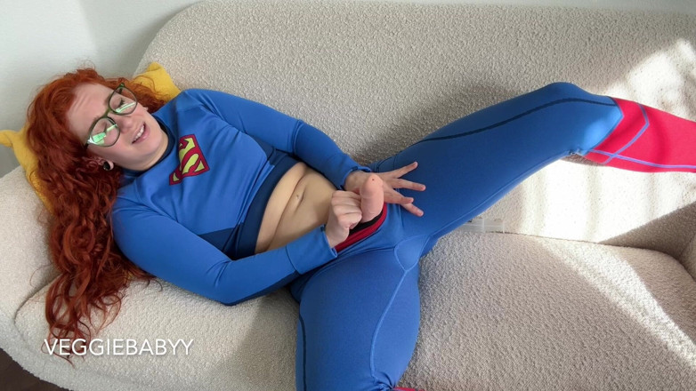 Veggiebabyy: Kryptonite, sph, dan cbt bikin kontol kecil futa supergirl muncrat...