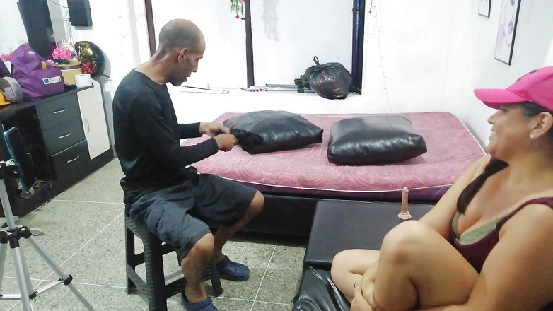 FLACO: Erkek arkadaşım ateşli bir video çekmeme yardım ediyor ve amımı büyük...