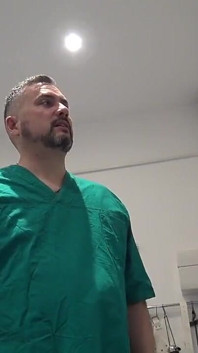 Doktor tě ponižuje pro tvého malého ptáka a šuká tě sph POV