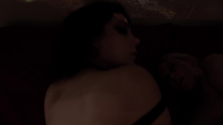 Valentina Nappi: Yennefer et Ciri du sorceleur sucent et baisent un inconnu à...