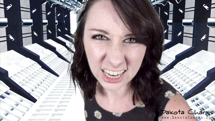 Dakota Charms: Velký mimozemšťan s malým penisem