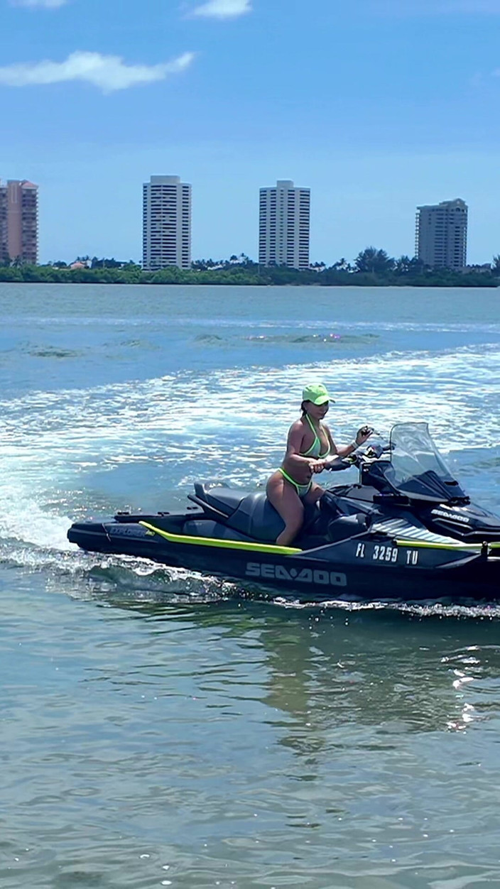 BrandySalazar: De lul van mijn jetski-instructeur zuigen en neuken op het...