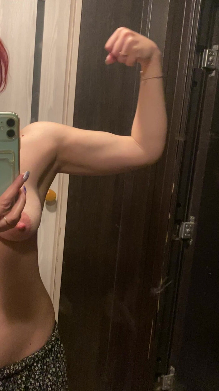 Hairy couple: Redhead MILF Showed Her Big Muscles in Front of Mirror