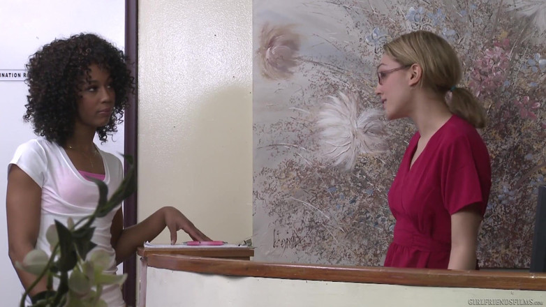 Girlfriends Films: Misty Stone s'assoit sur le visage de médecins dans la...