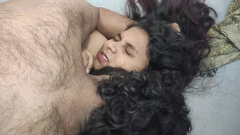 Vaigavarun45: Cuplu malaiezian cu futai sexy în Shimmy și melodii cu gaura curului...