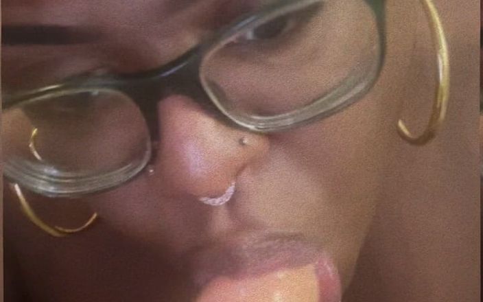 Mz Dee: Dildo Fun
