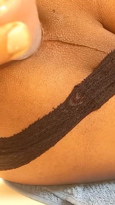 Juanna cdzinha: Shemale Alone at Home Sticking the Bottle in Her Ass