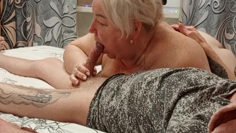 Zona901: Mi mañana en mi madrastra comenzó con una mamada y...