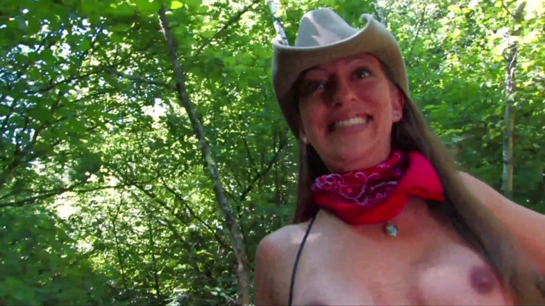 Out Sexxx: Cowgirl je tvrdě ošukána a fistována dvěma kovboji