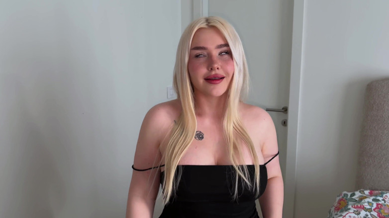 Blondessa: Moja przyrodnia siostra wróciła po imprezie, żeby uprawiać seks.