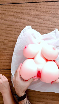 Bu lil seks bebeğini sikmek beklediğimizden daha ateşliydi!