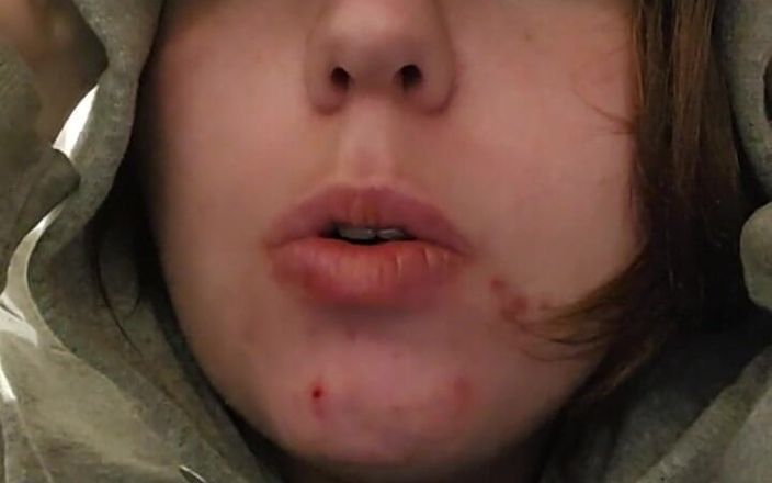 KinkyKatie: Eu odeio cancelar, mas princesa se sente completamente horrível hoje à...