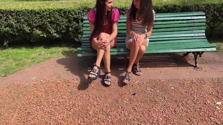 Katty West: Estudiantes seducen a chicos en un parque público y se...