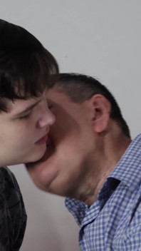 Stepdaddy Kissing and Cumming on Boy