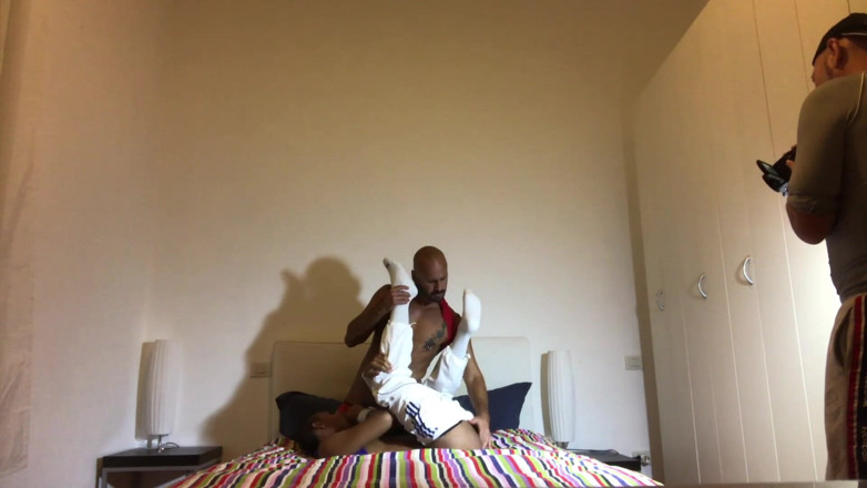 RAW PORN SPY CAM: ラテン系イケメン使用によって古い男の子