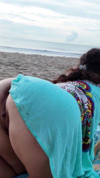 J’ai Demandé À Mon Beau-fils De Me Faire Un Massage Du Dos Sur La Plage, Mais Il S’est Avéré Être Un Vrai Gamin...