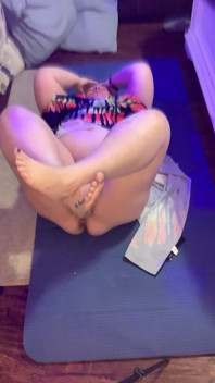 BBW guckt yoga