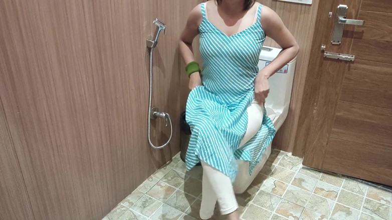 Saarabhabhi6: Bhabhi na heet bad Desi meisje urine met Hindi-audio