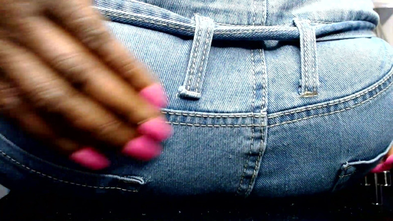 Maeling: Tiny Man Ruined in Jeans Ass-fyxiation with Giant Ass Unknowing