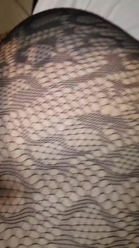 La pute de ma belle-mère me modèle sa nouvelle lingerie et je finis par lui remplir la chatte de lait