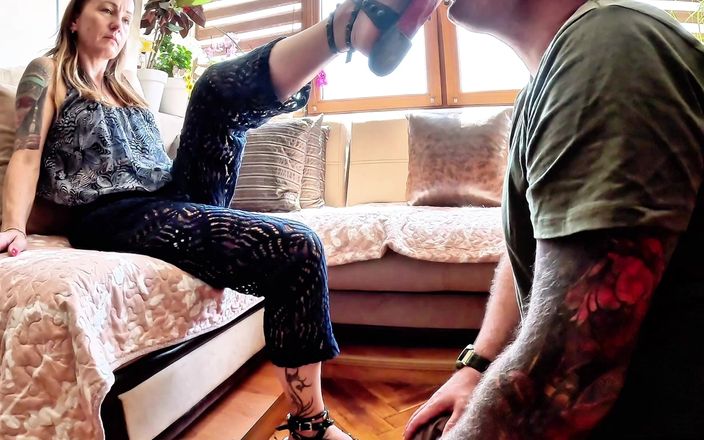 Mistressyammyboots: Lame mis suelas, conoce tu lugar
